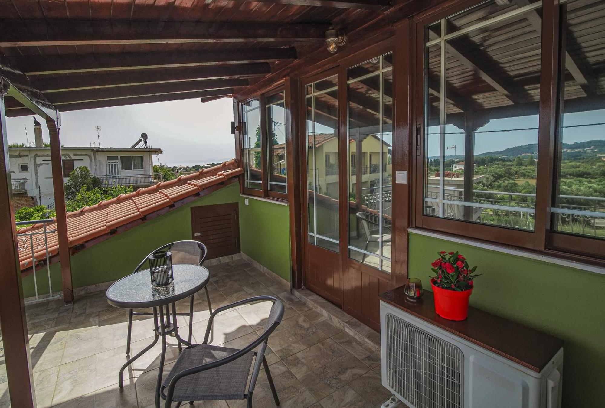 Taki'S Attic Apartment Agios Ilias  ภายนอก รูปภาพ