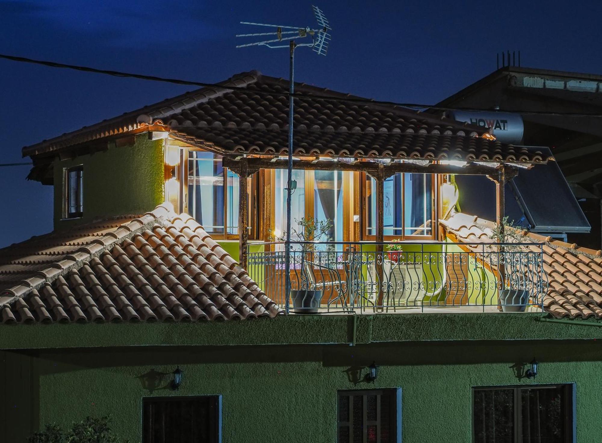 Taki'S Attic Apartment Agios Ilias  ภายนอก รูปภาพ