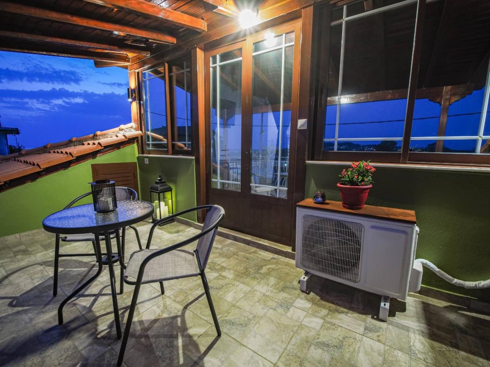 Taki'S Attic Apartment Agios Ilias  ภายนอก รูปภาพ