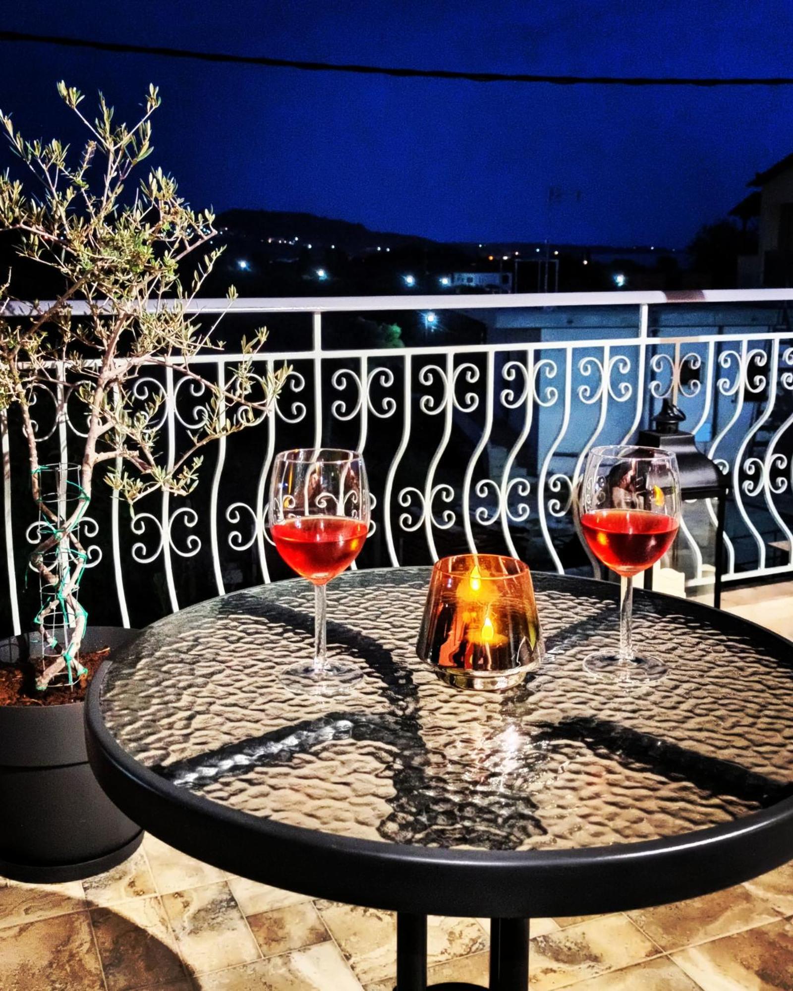 Taki'S Attic Apartment Agios Ilias  ภายนอก รูปภาพ