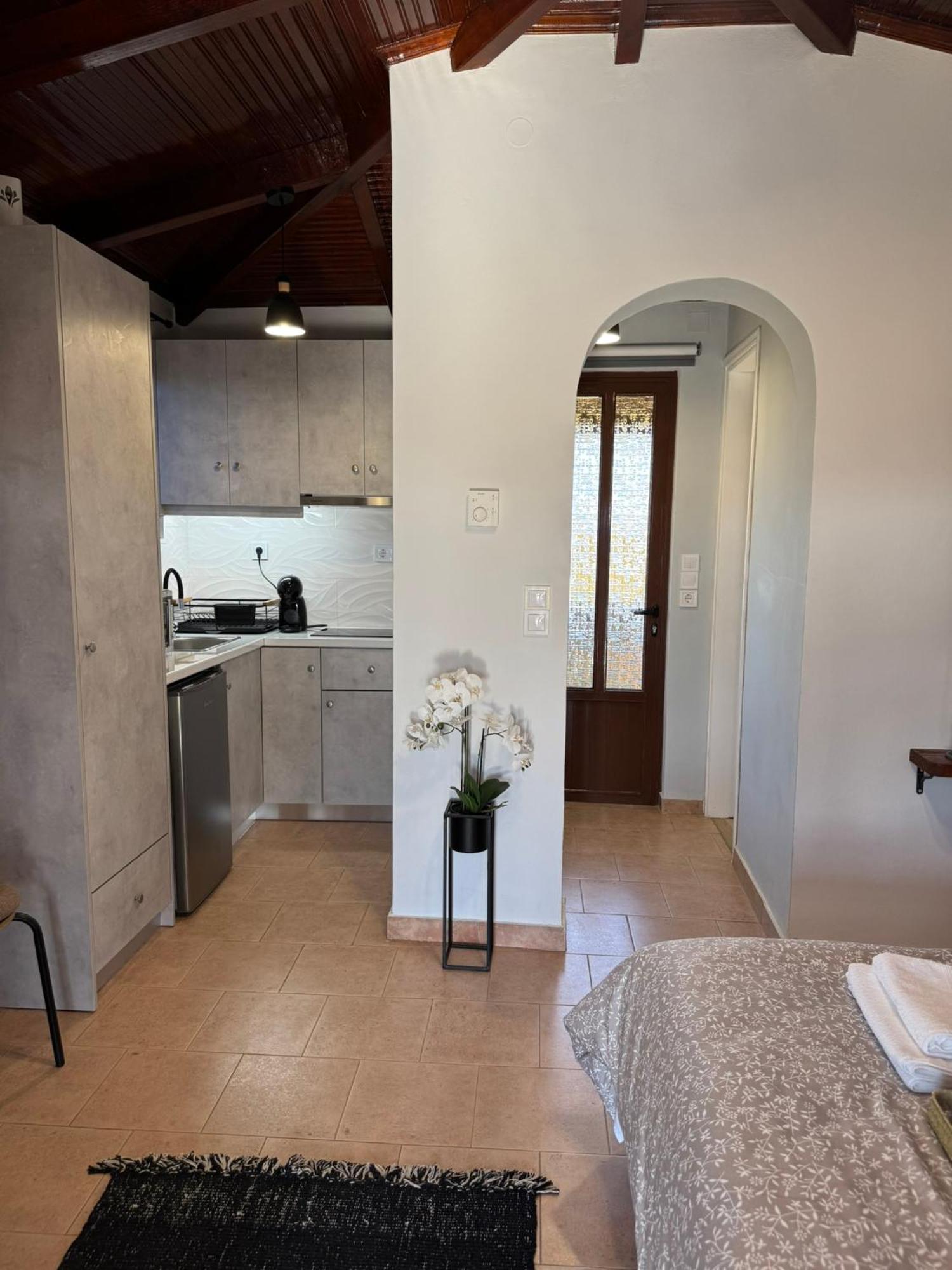 Taki'S Attic Apartment Agios Ilias  ภายนอก รูปภาพ