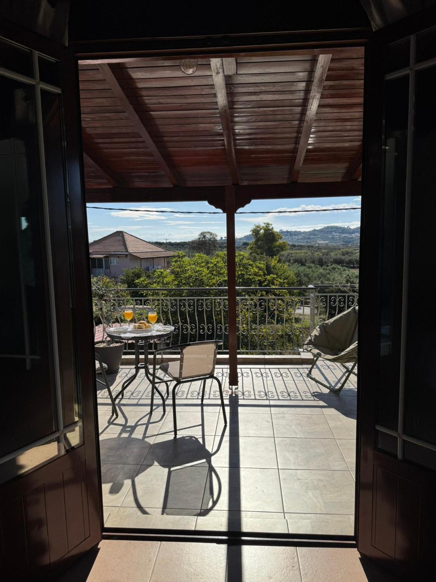 Taki'S Attic Apartment Agios Ilias  ภายนอก รูปภาพ