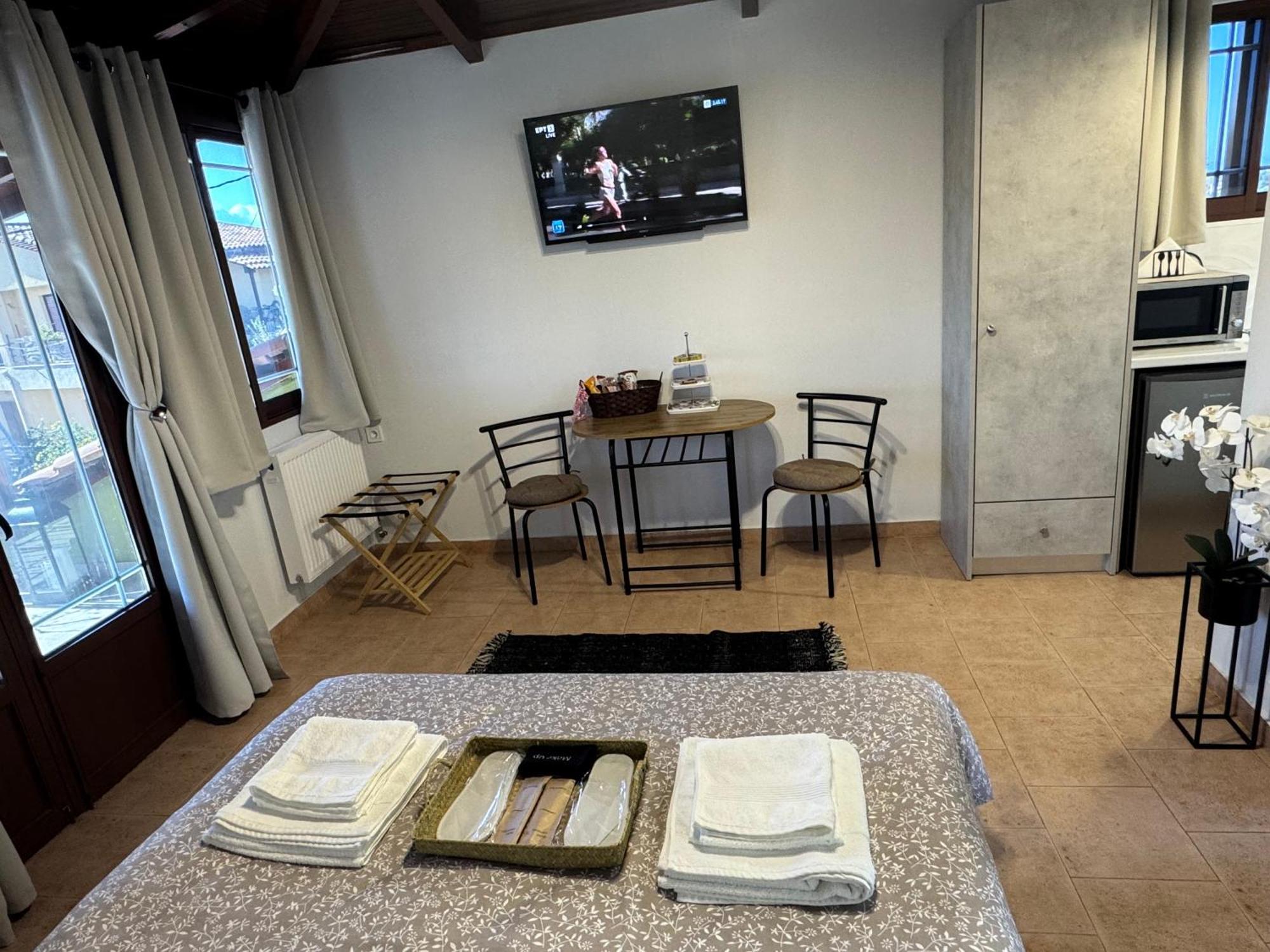 Taki'S Attic Apartment Agios Ilias  ภายนอก รูปภาพ